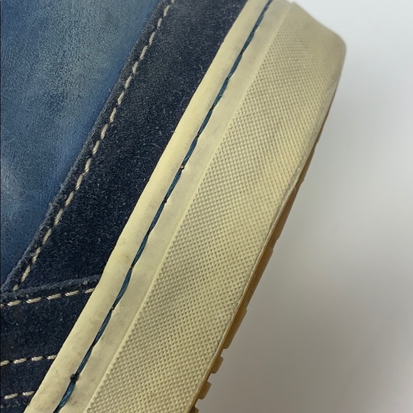 Italian deck shoes: stitching perfect; heel worn - Picture 12 of 13